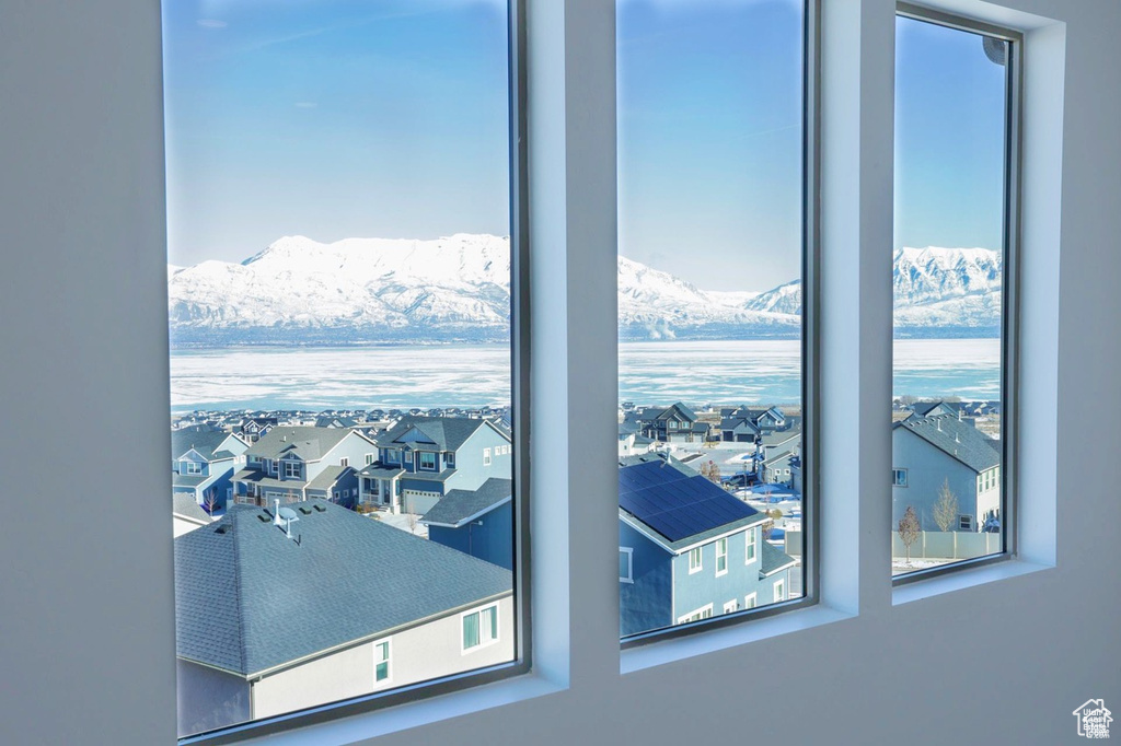 Interior details with a mountain view