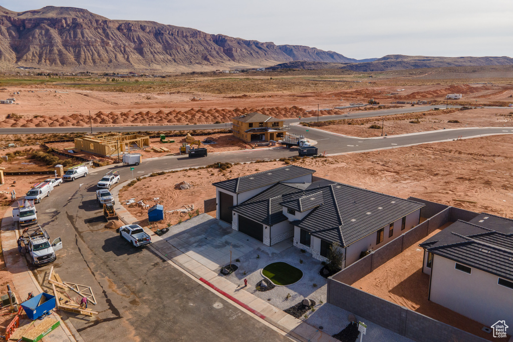 Birds eye view of property featuring a mountain view