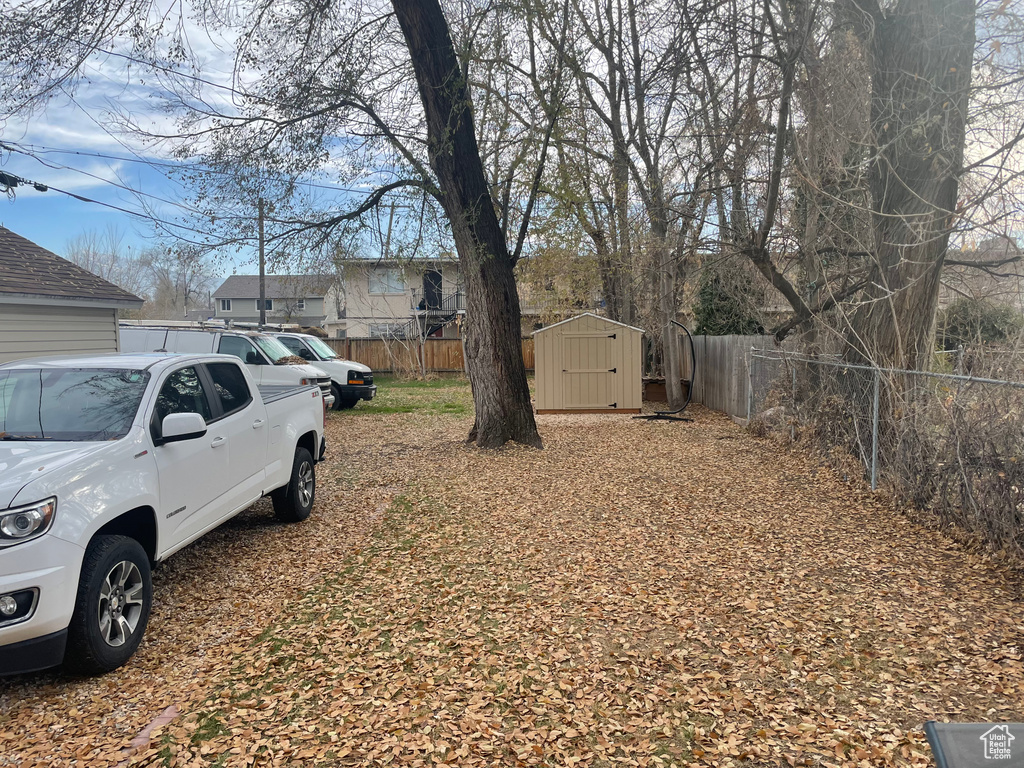 View of yard with a storage shed