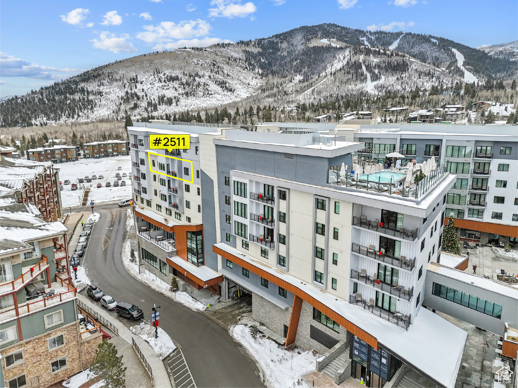 Snowy aerial view featuring a mountain view