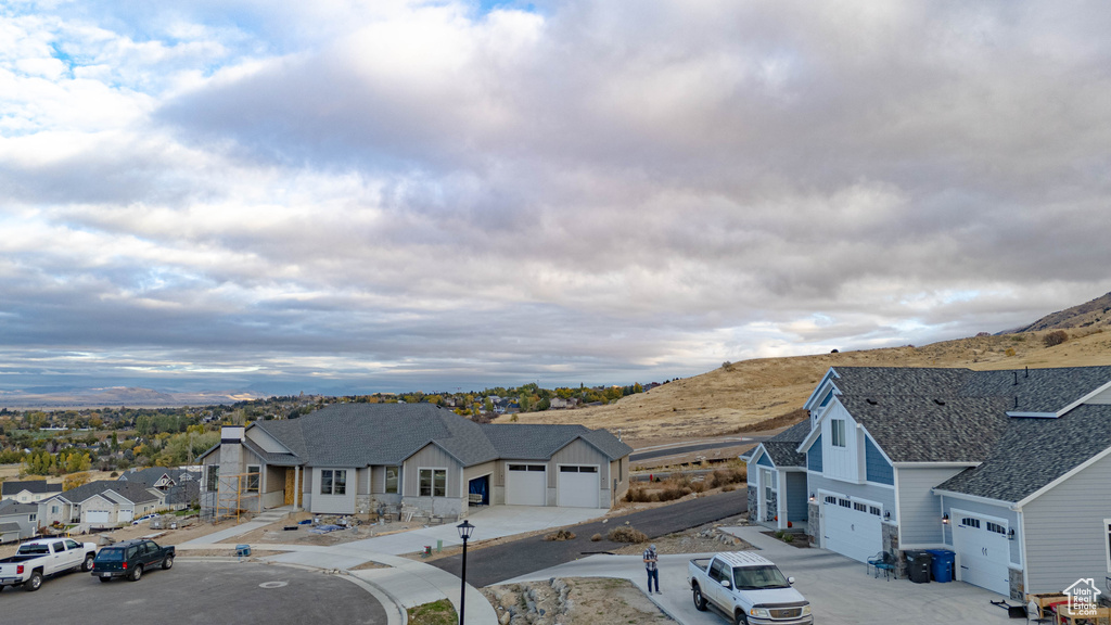 Drone / aerial view featuring a mountain view