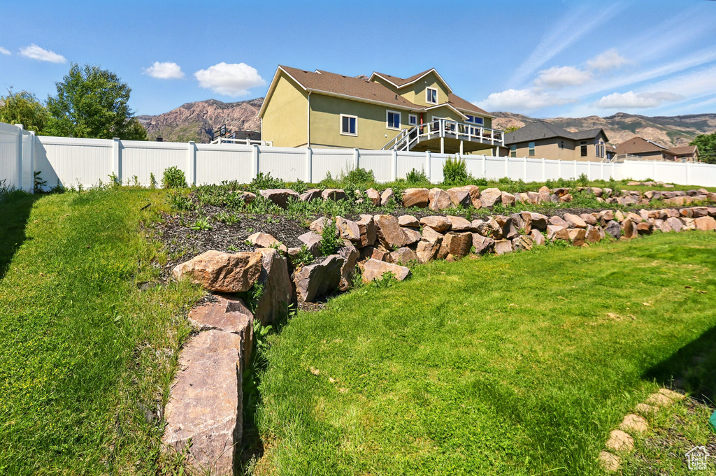 View of yard featuring a mountain view