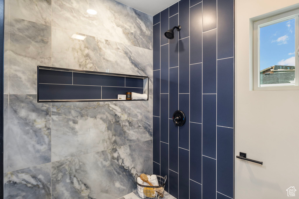 Bathroom featuring tiled shower