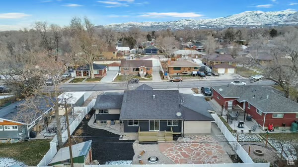 Birds eye view of property with a mountain view