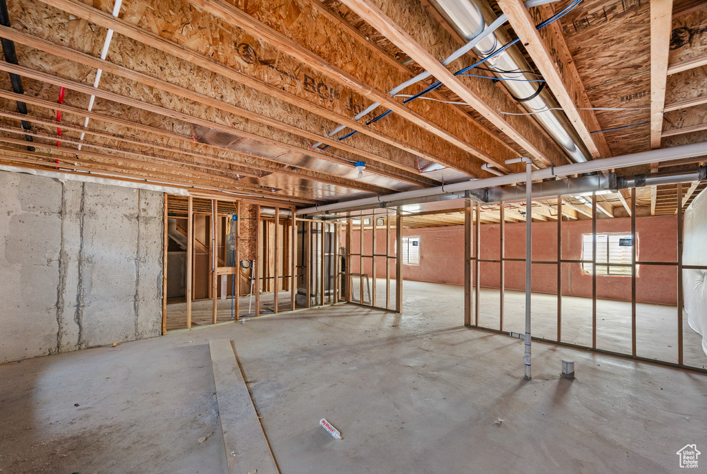 Misc room featuring concrete flooring