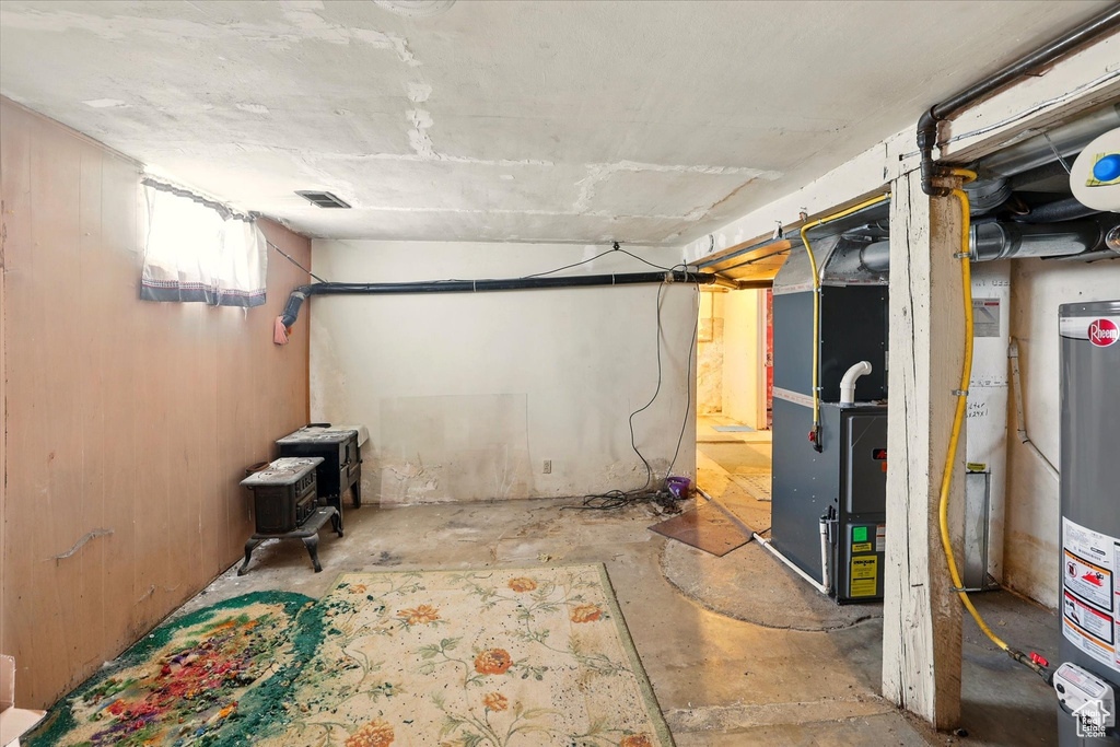 Basement featuring gas water heater