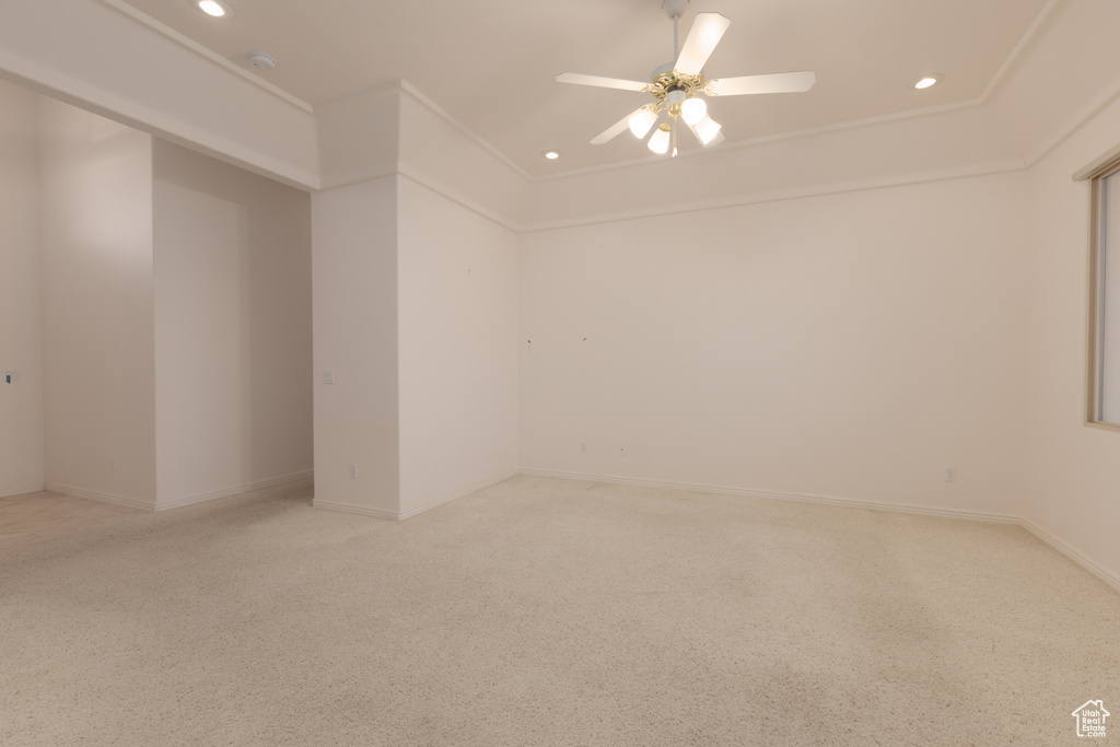 Carpeted spare room featuring ceiling fan