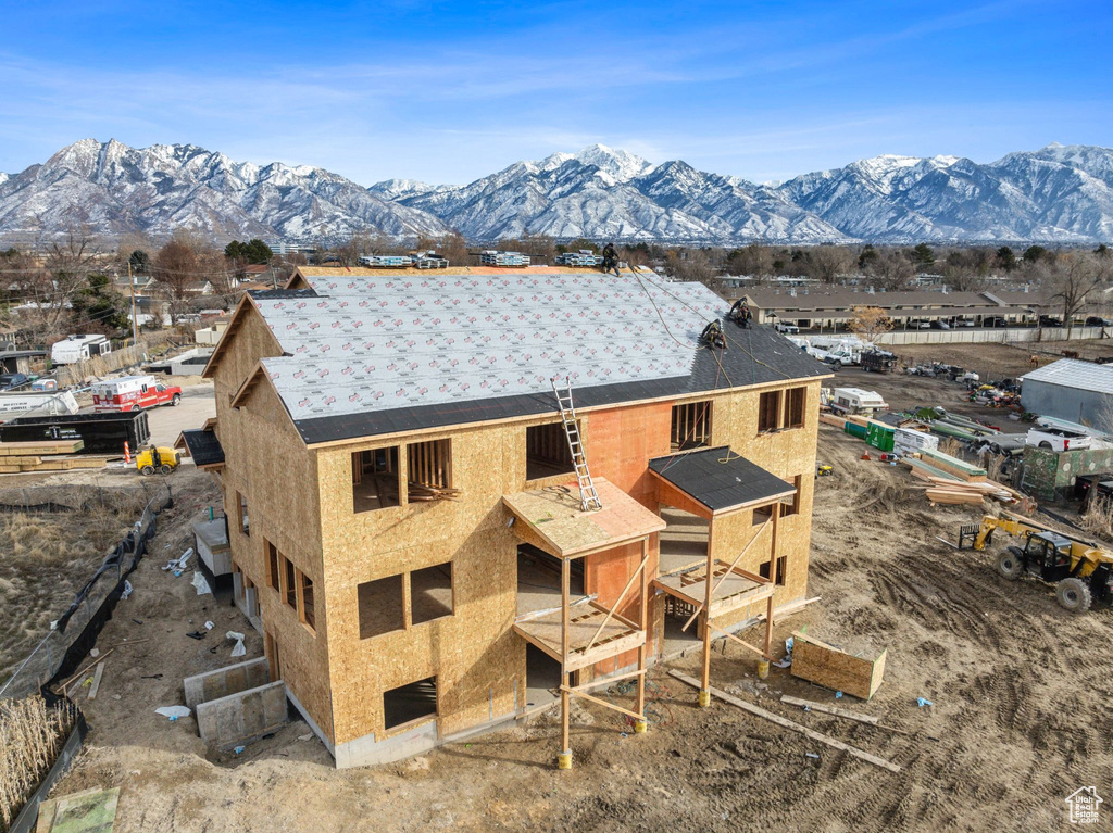 Bird's eye view with a mountain view
