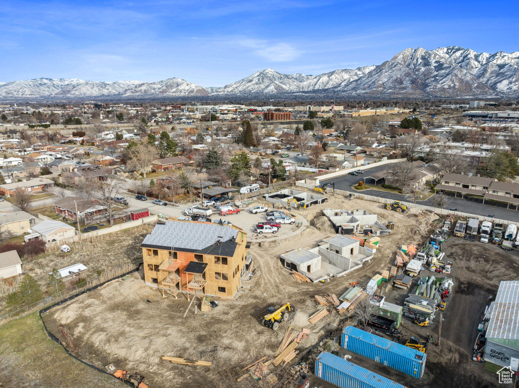 Drone / aerial view featuring a mountain view