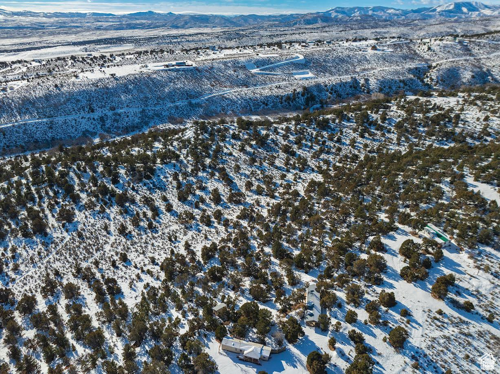 Snowy aerial view with a mountain view