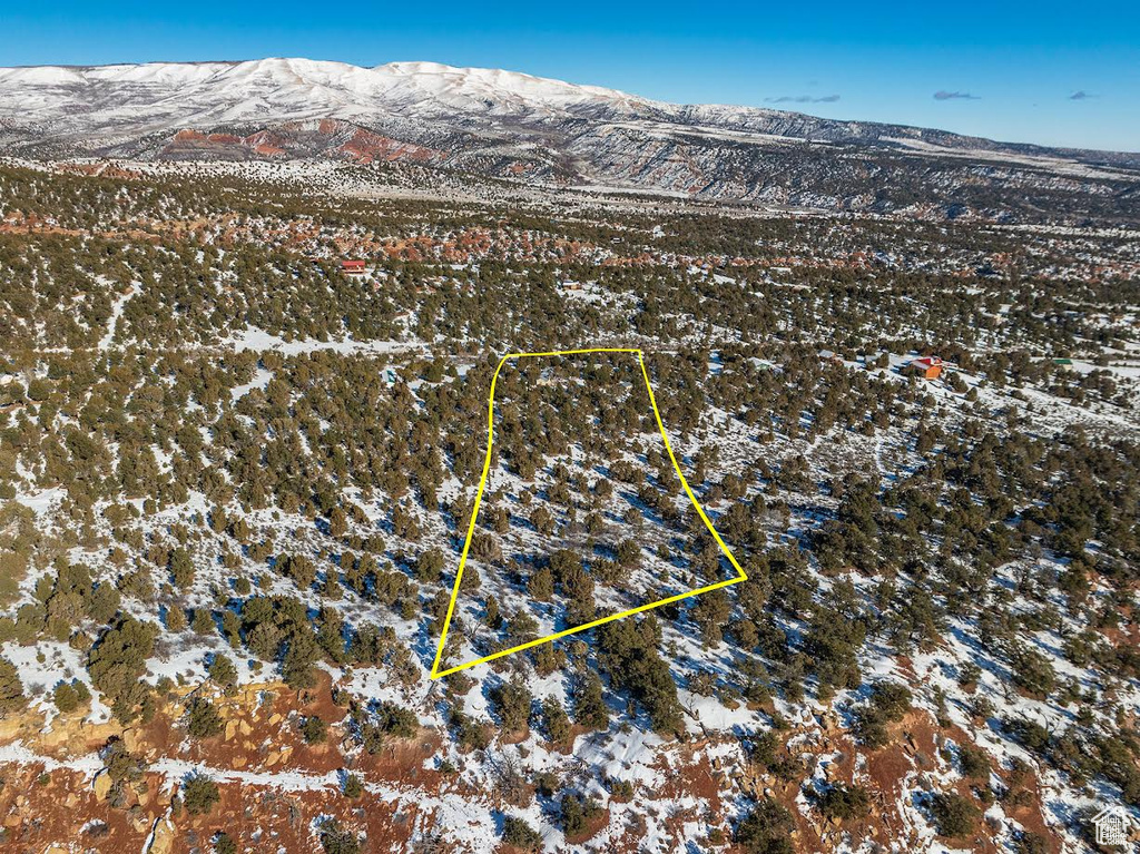 Snowy aerial view with a mountain view