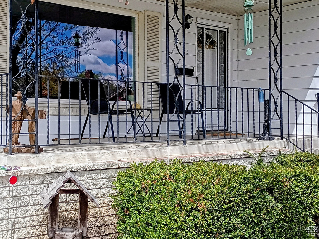 View of patio / terrace featuring covered porch