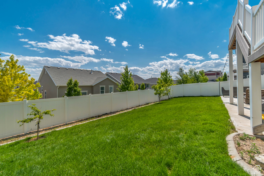 View of yard featuring a residential view