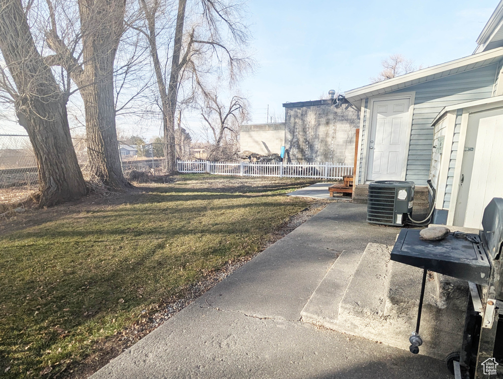 View of yard featuring central AC unit