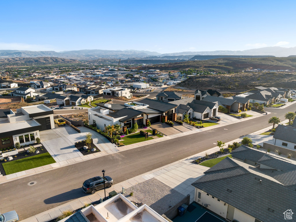 Drone / aerial view featuring a mountain view