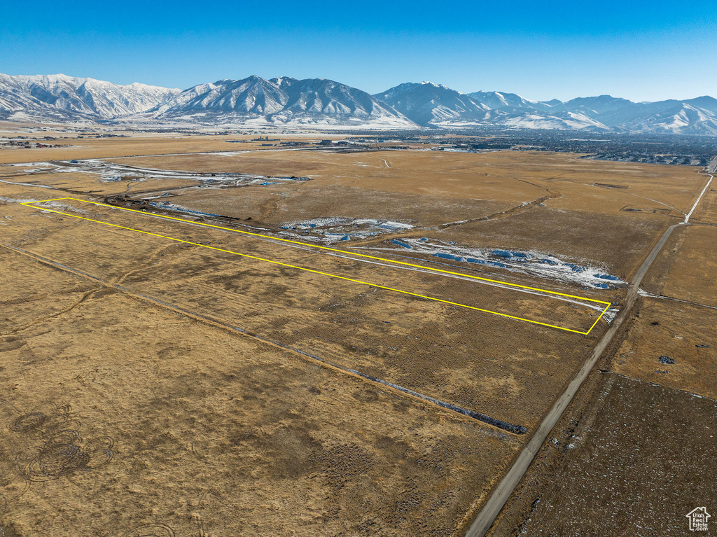 Aerial view with a mountain view