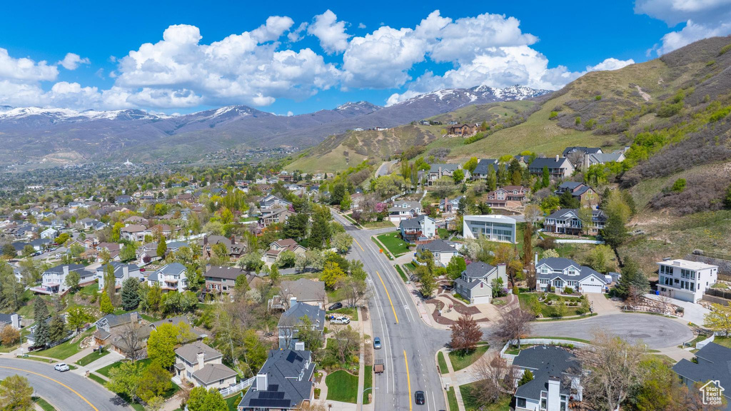 Bird\'s eye view featuring a residential view and a mountain view