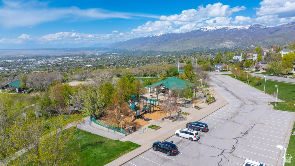 Aerial view with a mountain view