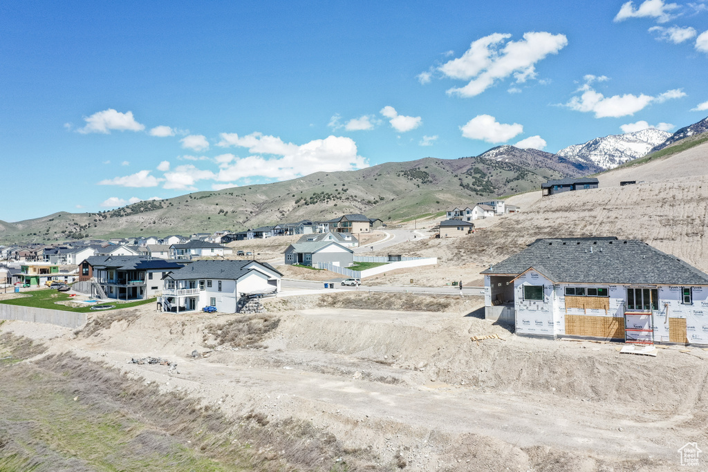 Bird's eye view with a mountain view