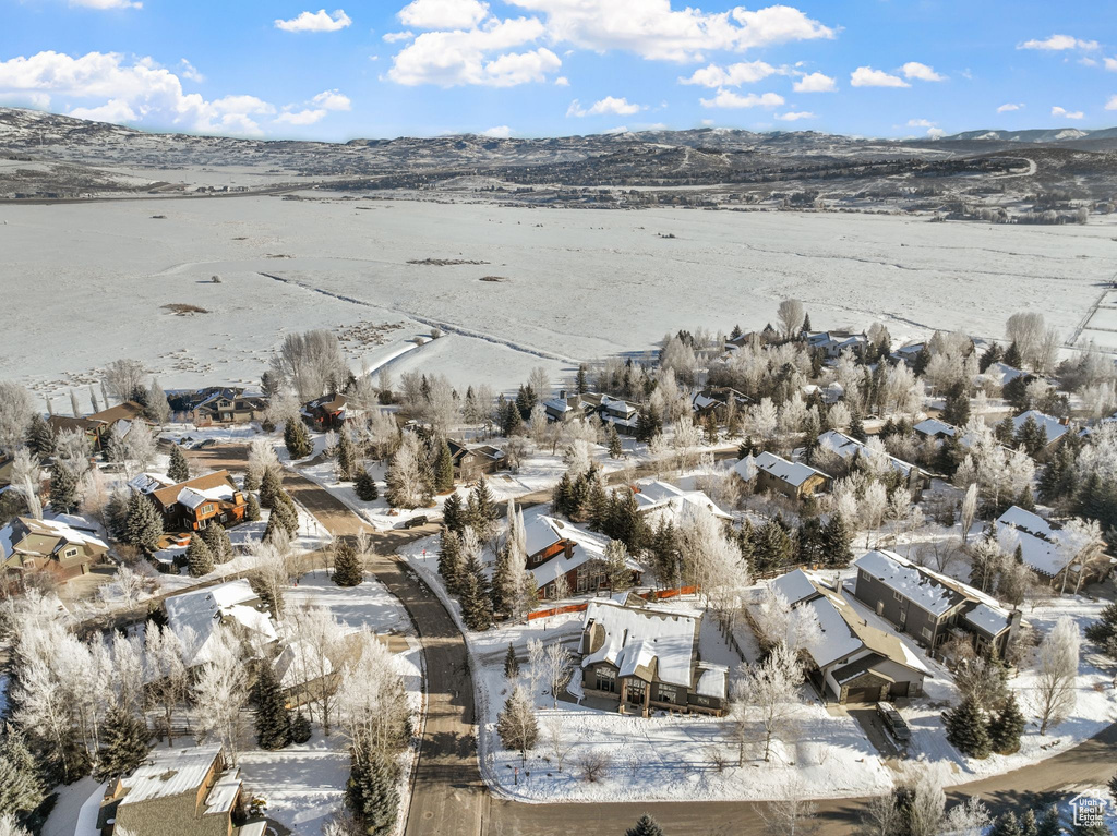 Snowy aerial view with a mountain view