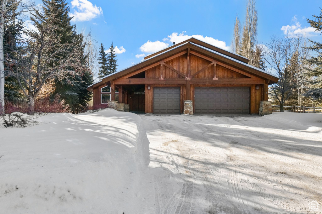 Log-style house featuring a garage