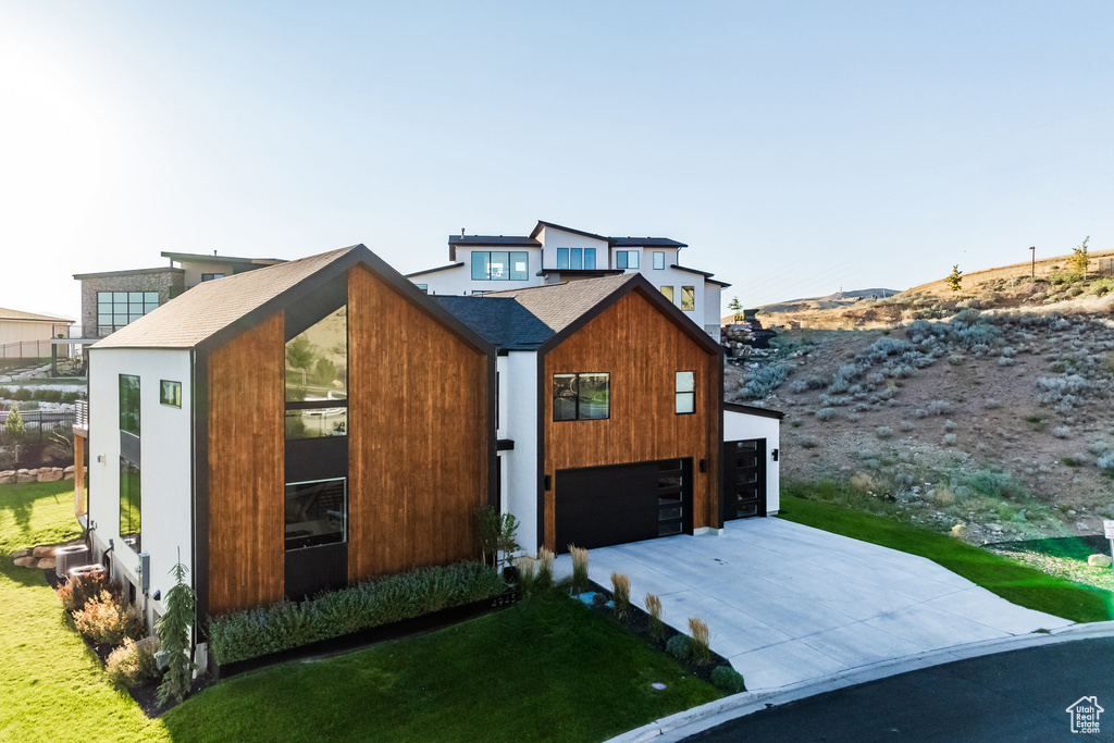 View of front of house featuring a garage