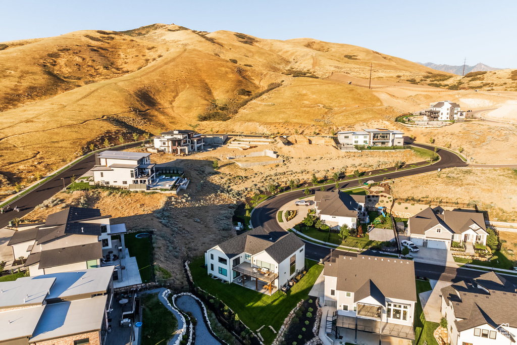 Bird's eye view with a mountain view