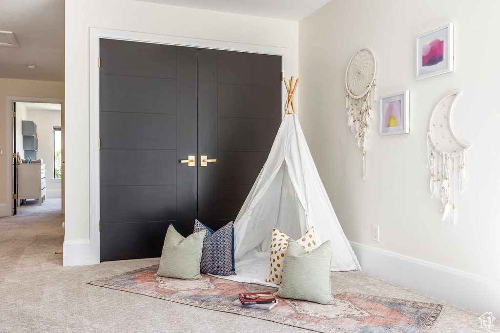 Recreation room with carpet