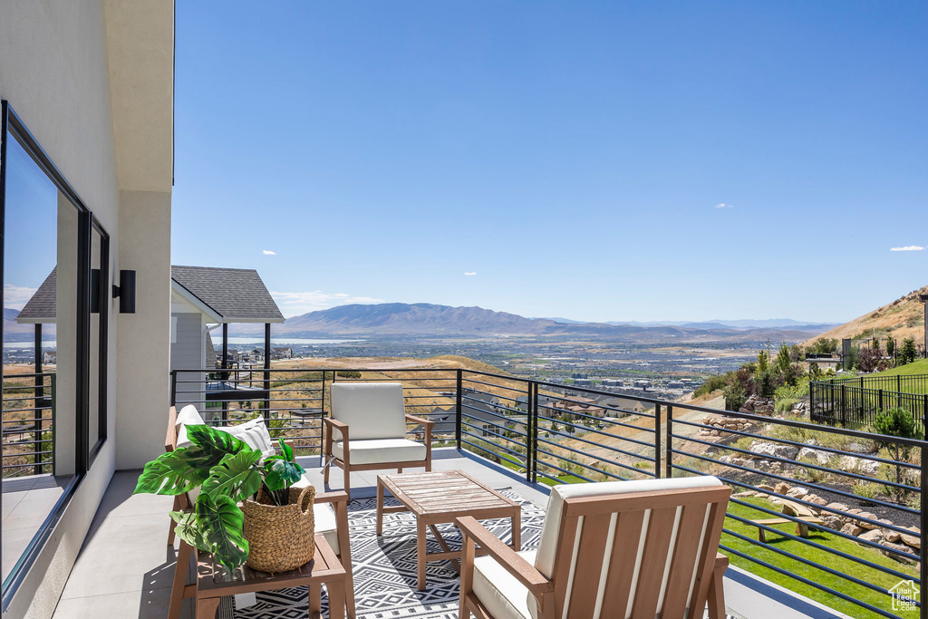 Balcony featuring a mountain view and an outdoor hangout area