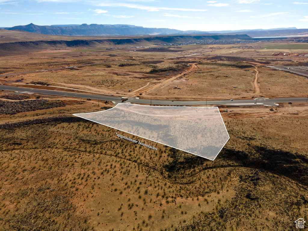 Bird\'s eye view with a mountain view