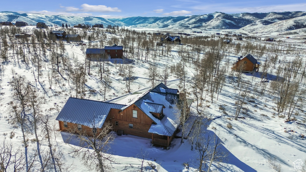 Snowy aerial view with a mountain view