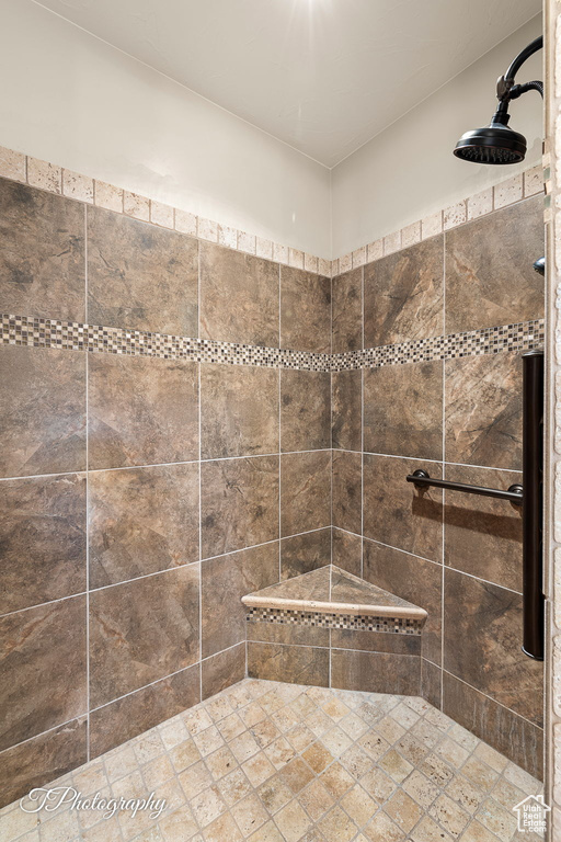 Bathroom featuring a tile shower