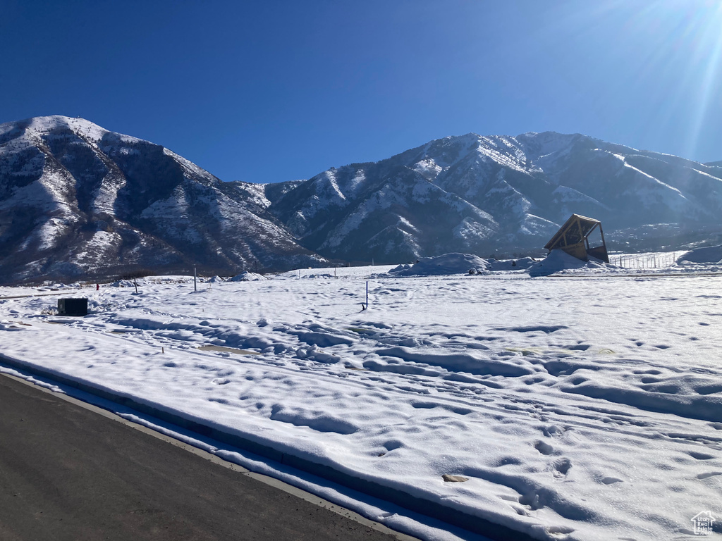 View of mountain feature