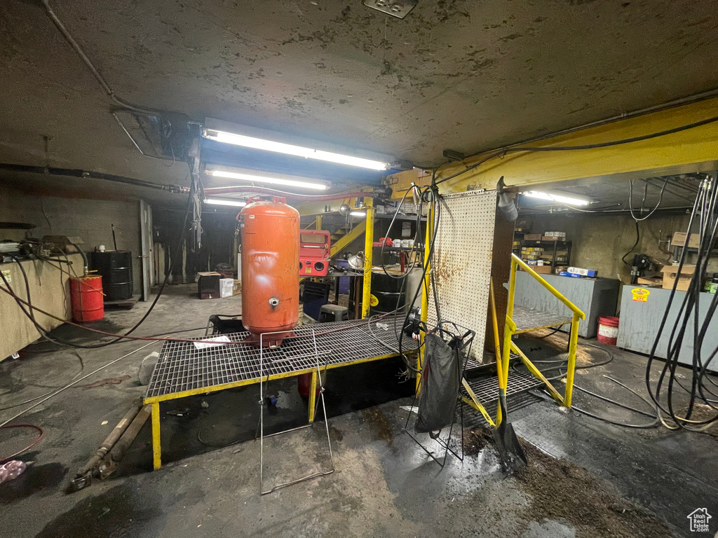 Basement featuring washer / clothes dryer