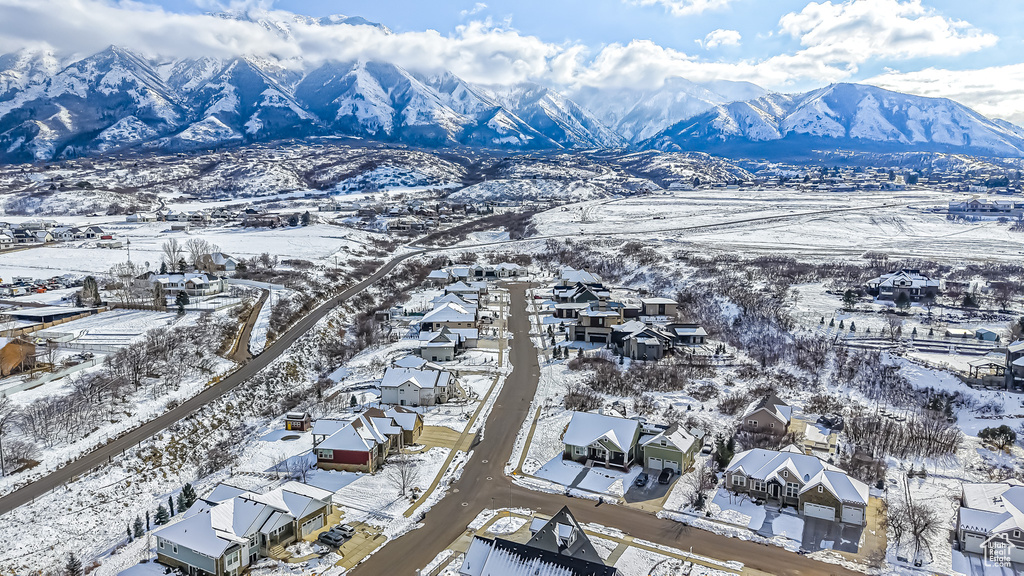 Snowy aerial view with a mountain view