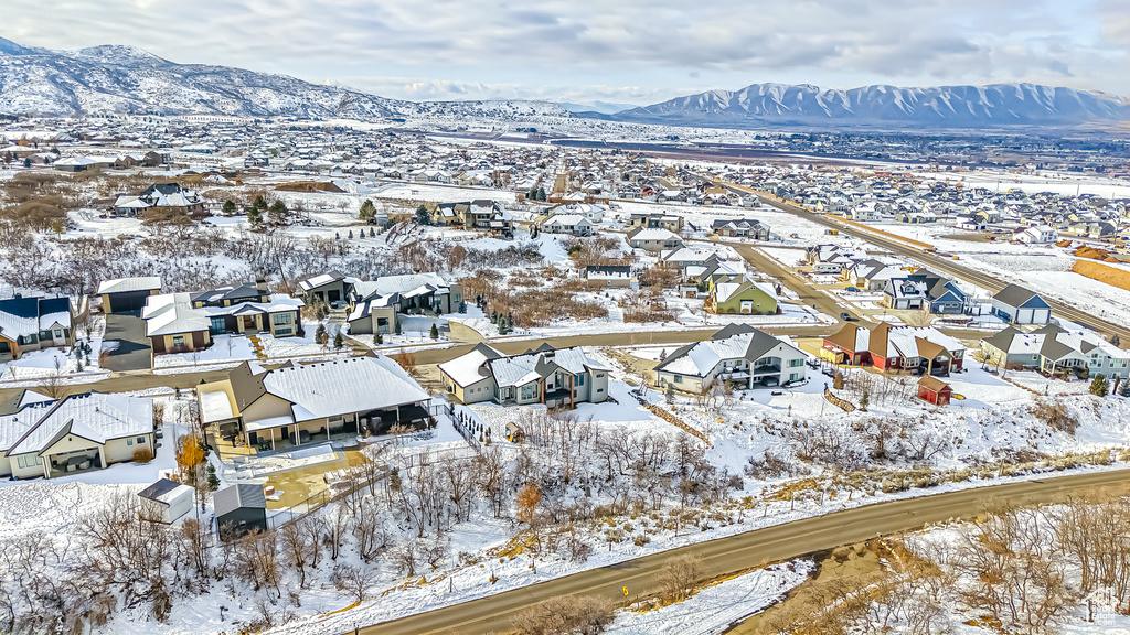 Snowy aerial view featuring a mountain view