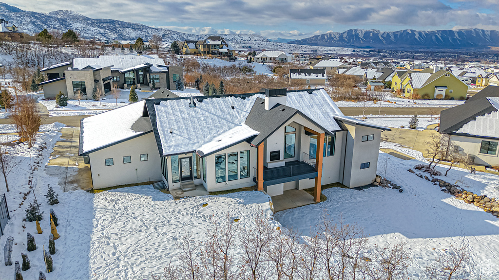 Snowy aerial view with a mountain view