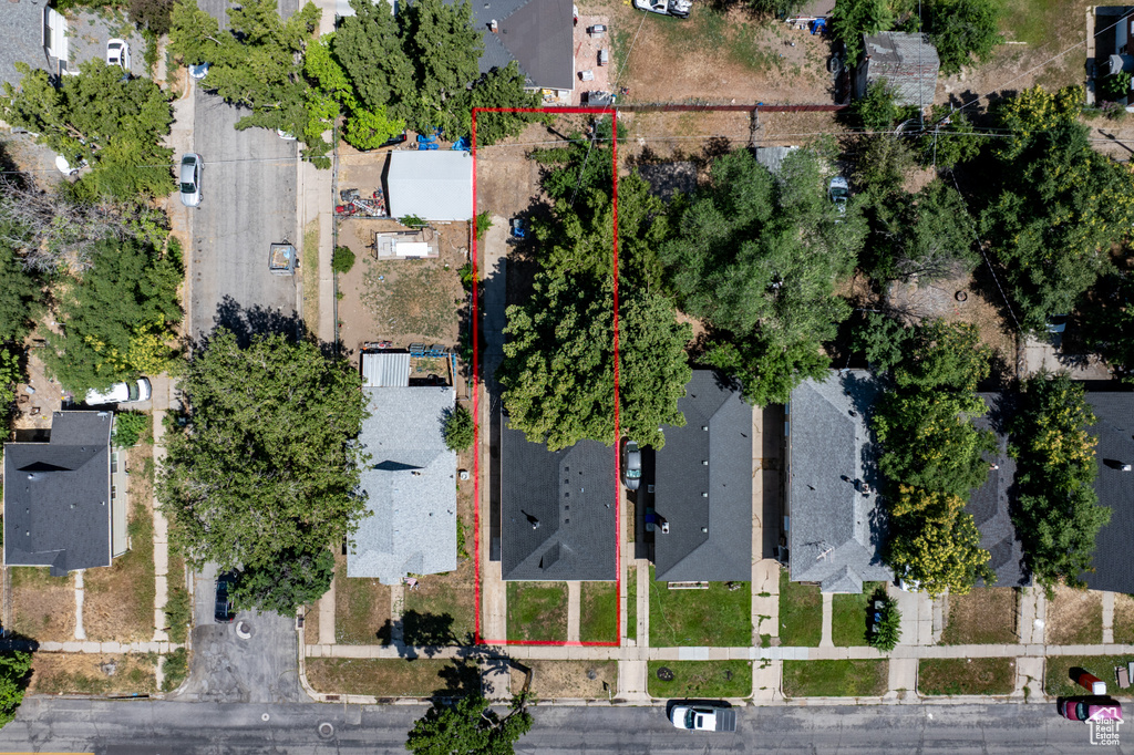 Aerial view of residential area featuring property boundaries highlighted