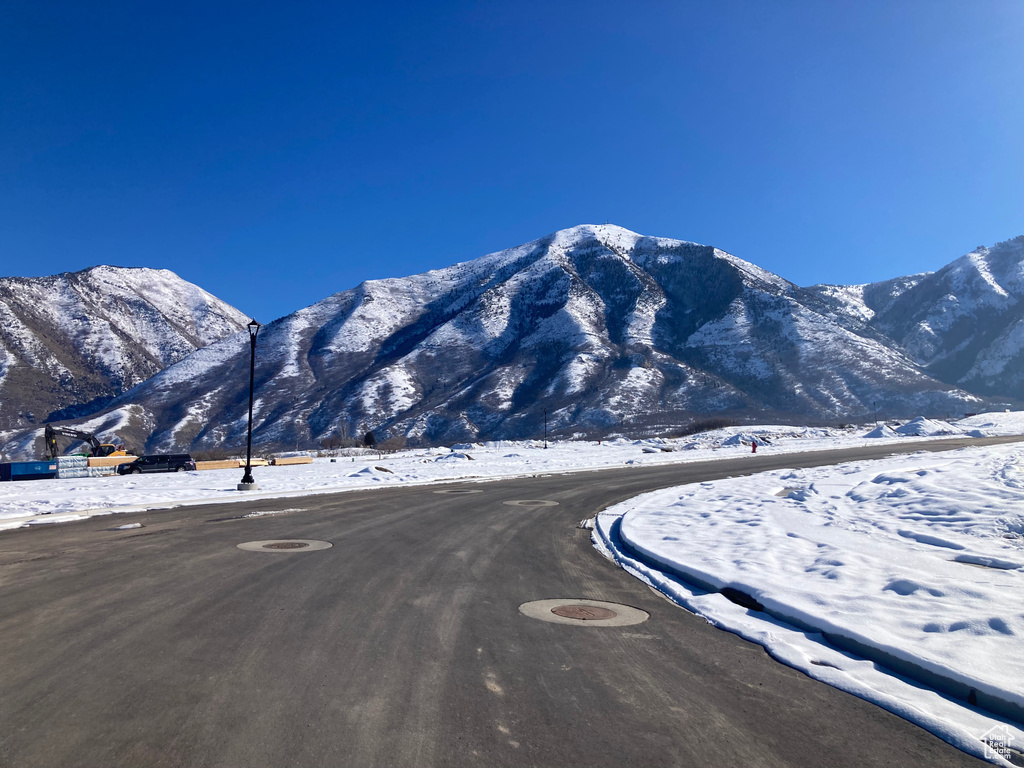 View of mountain feature