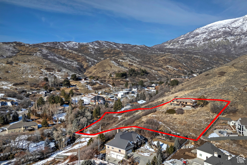 Snowy aerial view featuring a mountain view