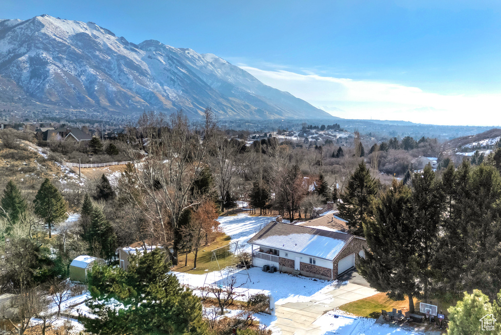 Snowy aerial view with a mountain view