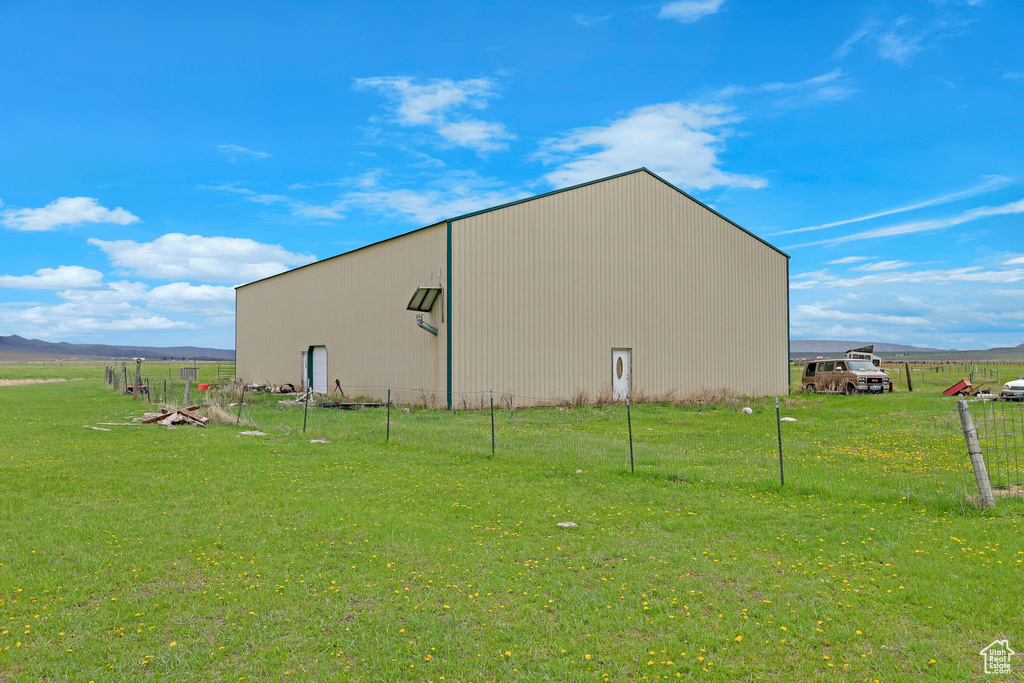 View of pole building featuring a yard