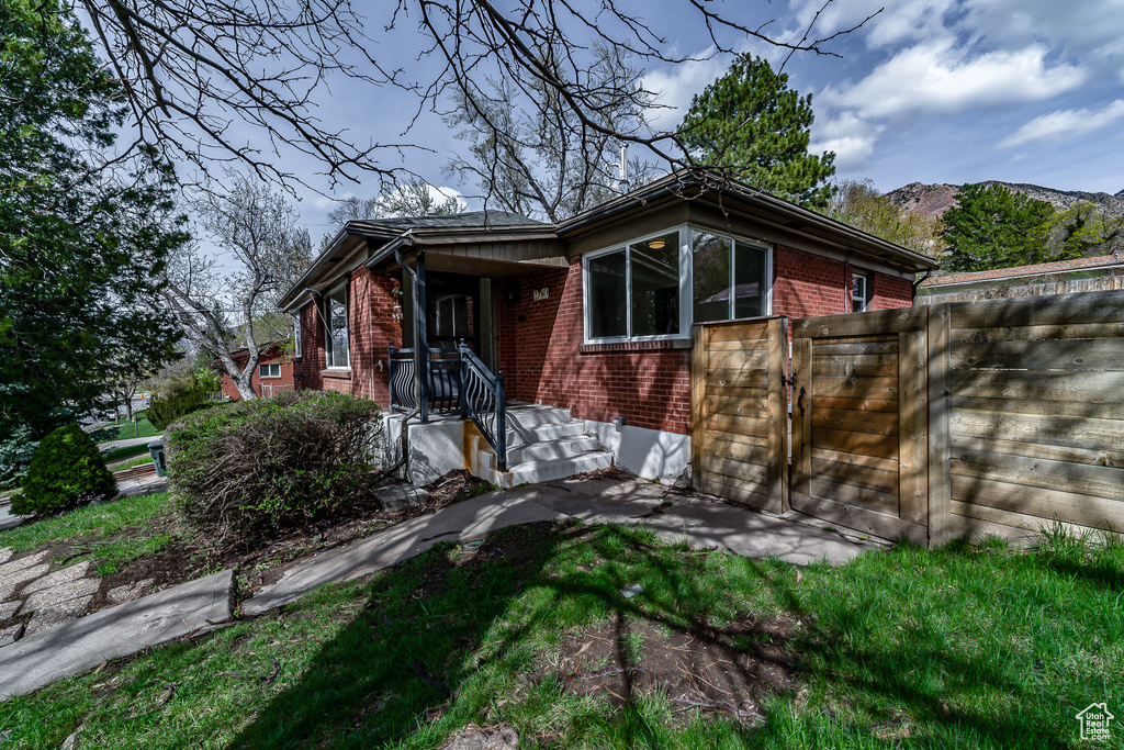 View of home\\\'s exterior with a mountain view