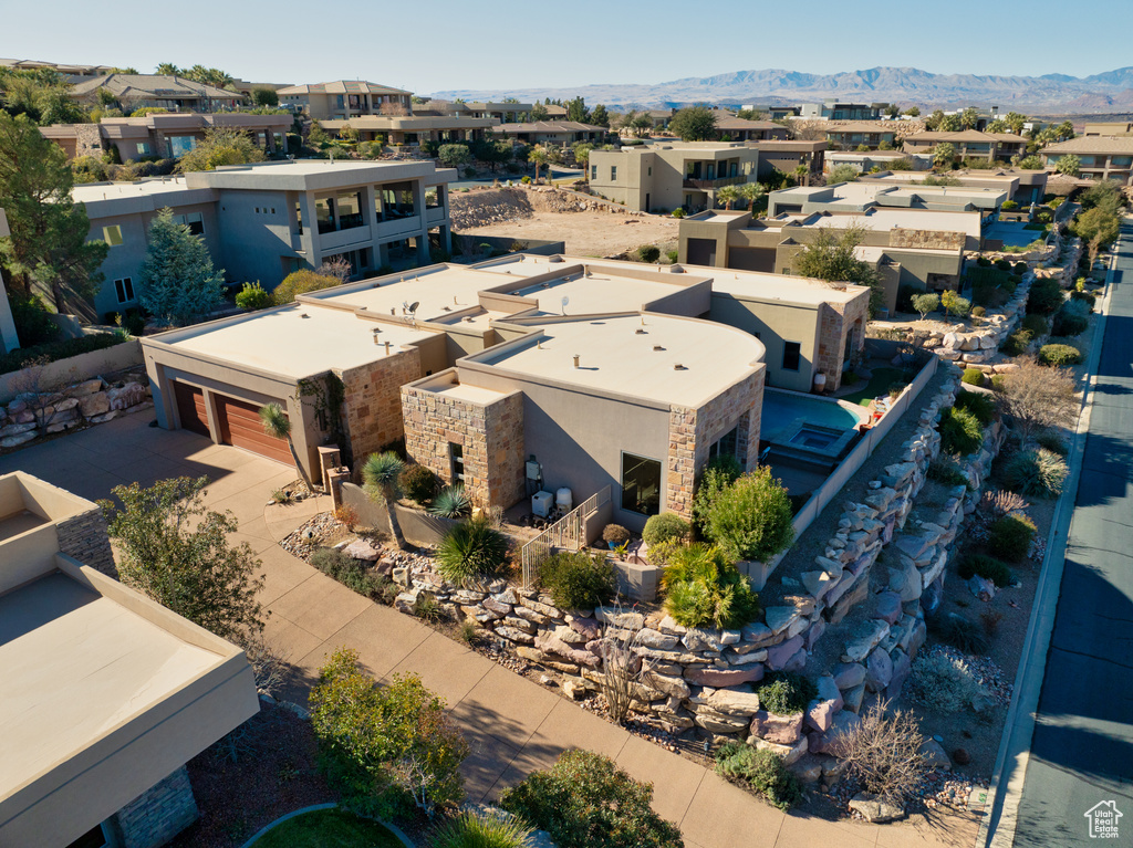 Bird\\\'s eye view featuring a mountain view