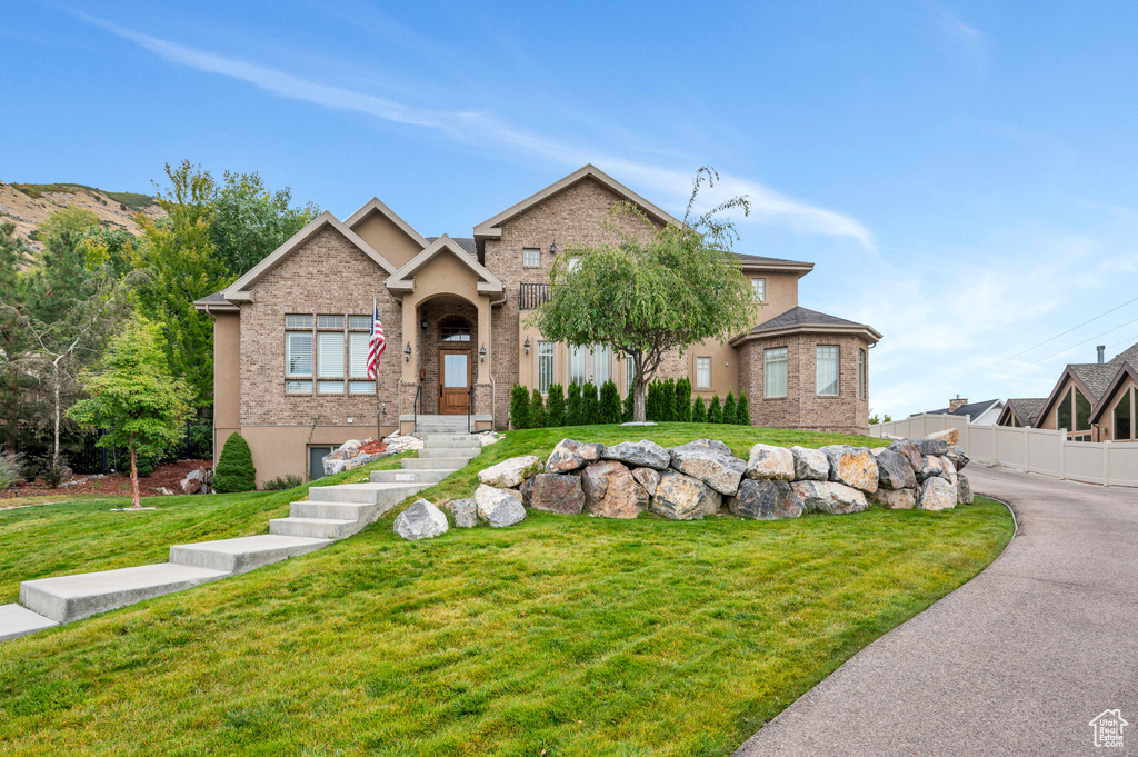 View of front of house with a front yard