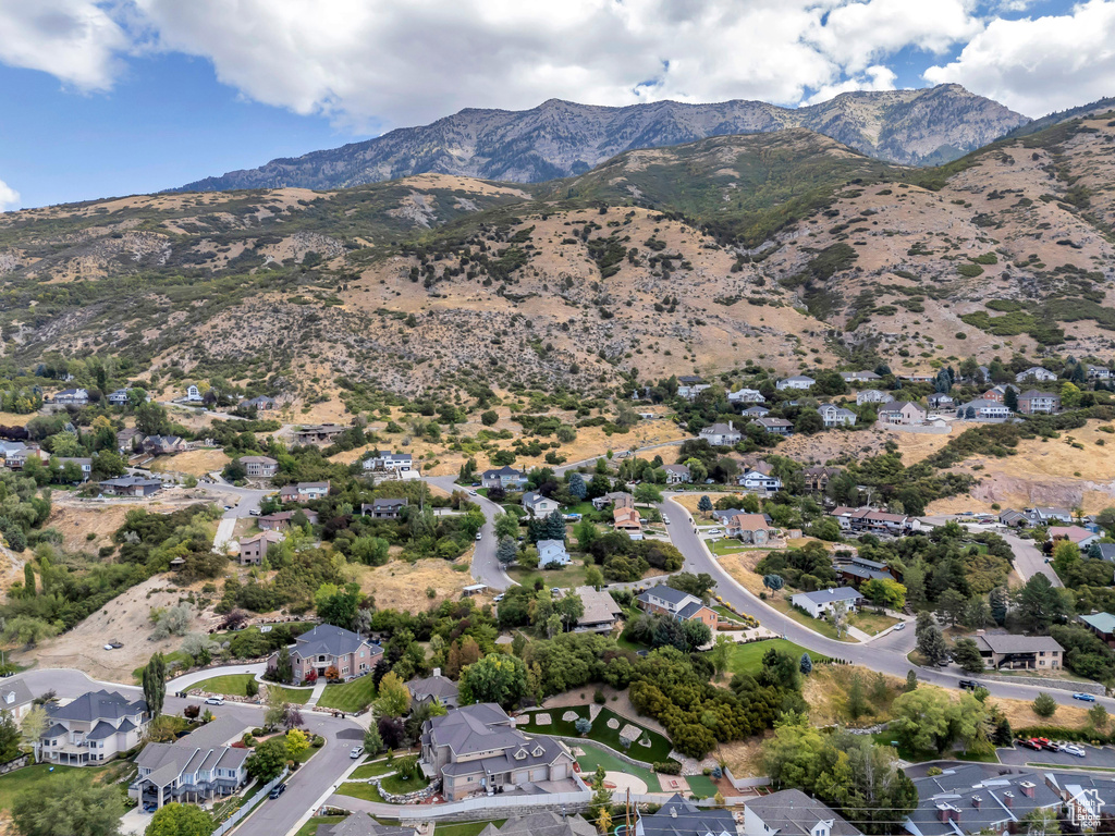 Drone / aerial view featuring a mountain view