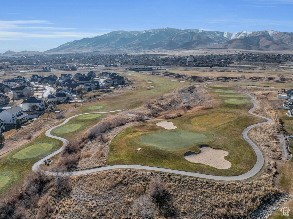 Aerial view with a mountain view