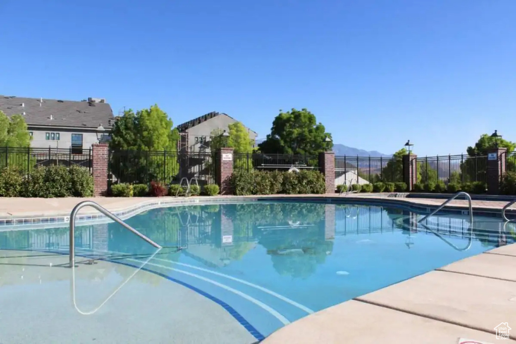 View of swimming pool featuring a mountain view