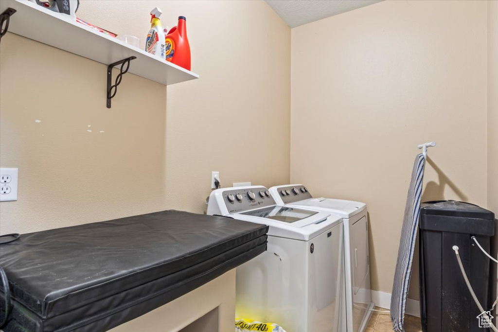 Washroom with washing machine and clothes dryer