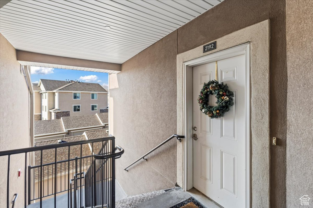 Property entrance with a balcony